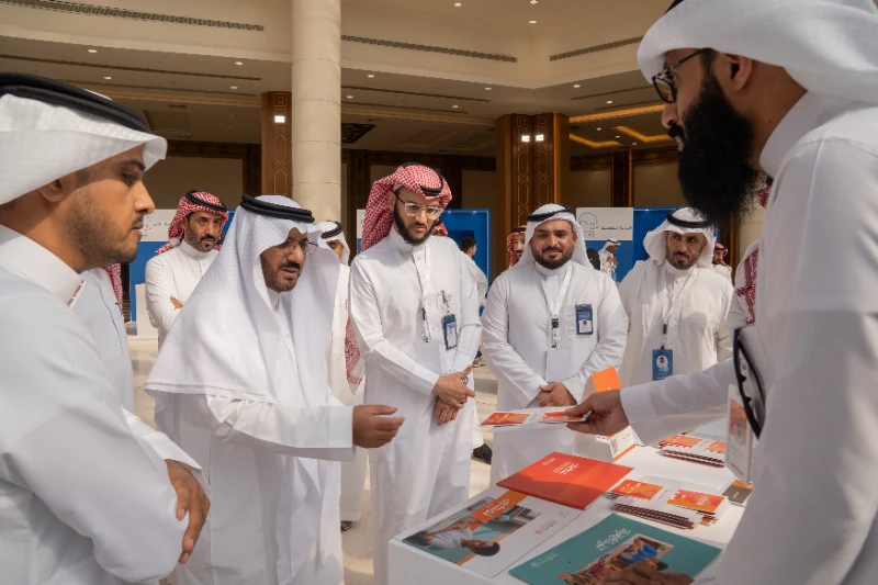 الرئيس التنفيذي لتجمع القصيم الصحي يزور ركن جمعية الإحسان في مؤتمر الأطفال وحديثي الولادة 